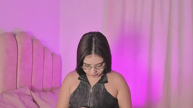 Marianagarcia01 online show from February 20, 2026, 10:12 pm