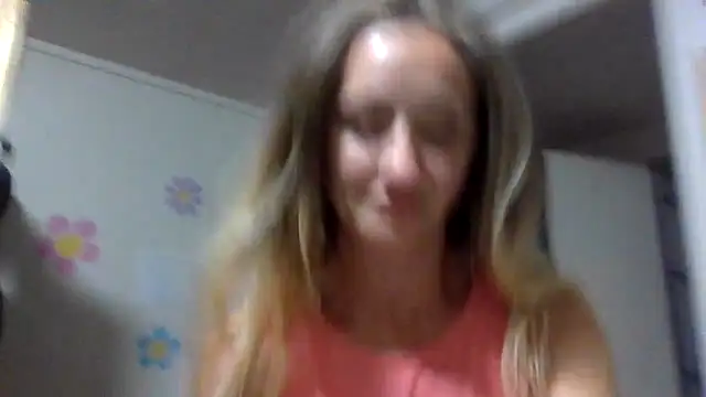 Snapshot of hunybunz69 chatting on June 20, 2026, 2:05 am hunybunz69 online show from June 20, 2026, 2:05 am