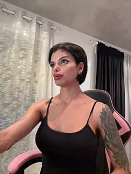 Snapshot of Rosariolovex chatting on March 16, 2025, 9:26 pm Rosariolovex online show from March 16, 2025, 9:26 pm