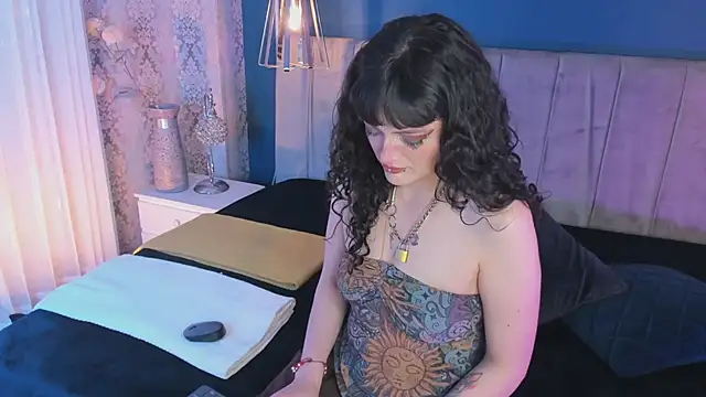 JeanneSabatier online show from October 9, 2025, 7:47 pm