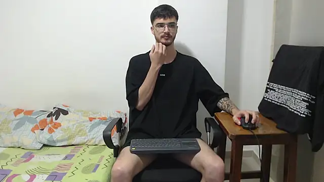 Aleex Miller online show from November 17, 2025, 3:32 am