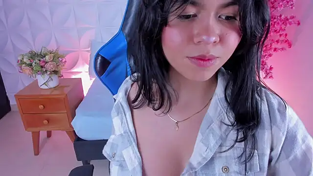 Snapshot of adarna13_ chatting on November 29, 2025, 7:36 pm adarna13 online show from November 29, 2025, 7:36 pm