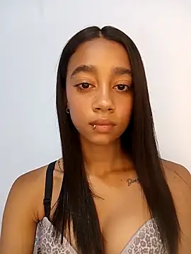 Zoe Sweett18 online show from May 4, 2026, 6:33 pm