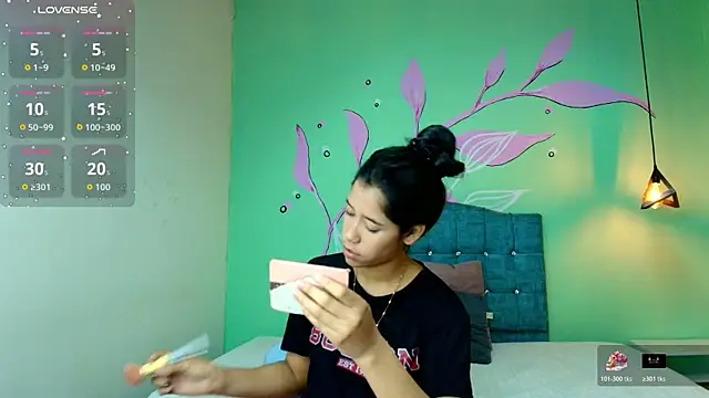 Snapshot of Connie_Bell chatting on October 17, 2025, 8:54 pm Connie Bell online show from October 17, 2025, 8:54 pm