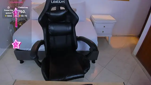 yesenia25 x online show from February 4, 2025, 7:11 pm