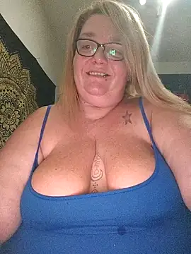 Snapshot of diosacurvy1984 chatting on November 18, 2025, 11:15 pm diosacurvy1984 online show from November 18, 2025, 11:15 pm