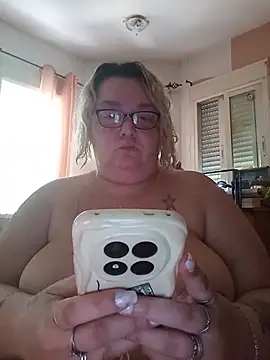 Snapshot of diosacurvy1984 chatting on July 24, 2026, 10:00 am diosacurvy1984 online show from July 24, 2026, 10:00 am