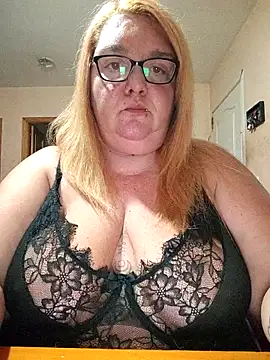 Snapshot of diosacurvy1984 chatting on October 15, 2025, 6:44 am diosacurvy1984 online show from October 15, 2025, 6:44 am