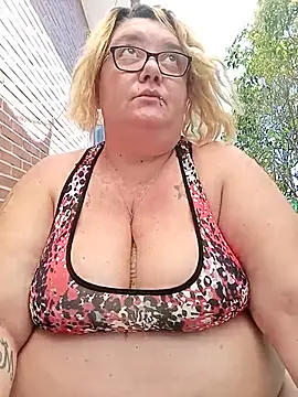 Snapshot of diosacurvy1984 chatting on July 12, 2026, 11:00 am diosacurvy1984 online show from July 12, 2026, 11:00 am