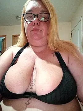 Snapshot of diosacurvy1984 chatting on October 17, 2025, 8:28 am diosacurvy1984 online show from October 17, 2025, 8:28 am