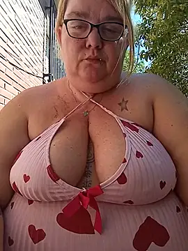 Snapshot of diosacurvy1984 chatting on June 4, 2026, 9:36 am diosacurvy1984 online show from June 4, 2026, 9:36 am