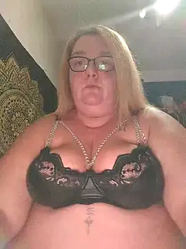 Snapshot of diosacurvy1984 chatting on November 5, 2025, 10:46 pm diosacurvy1984 online show from November 5, 2025, 10:46 pm