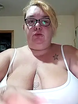 Snapshot of diosacurvy1984 chatting on November 3, 2025, 7:13 am diosacurvy1984 online show from November 3, 2025, 7:13 am