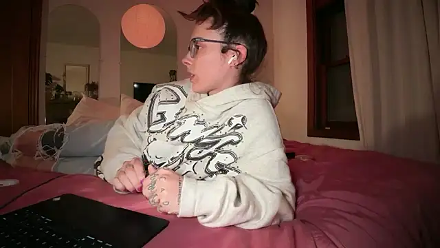 bunnierotten online show from May 7, 2026, 5:22 am