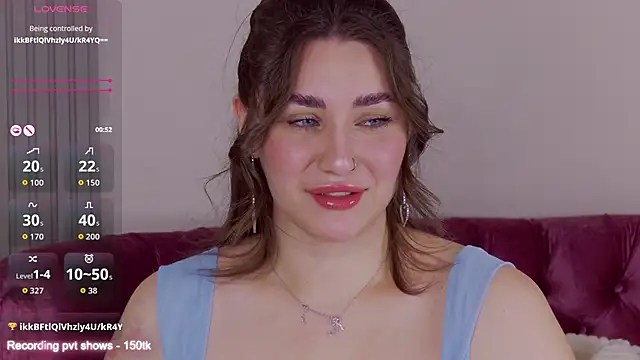 Snapshot of KiraBarlows chatting on November 25, 2025, 9:48 pm KiraBarlows online show from November 25, 2025, 9:48 pm