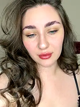 Snapshot of KiraBarlows chatting on November 18, 2025, 8:23 pm KiraBarlows online show from November 18, 2025, 8:23 pm