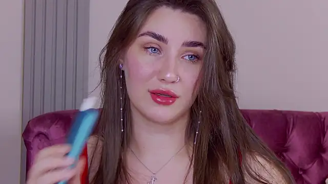 Snapshot of KiraBarlows chatting on November 11, 2025, 8:25 pm KiraBarlows online show from November 11, 2025, 8:25 pm