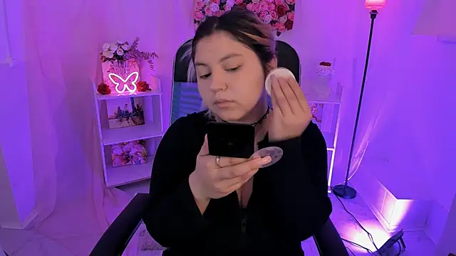 DiaAngell online show from October 8, 2025, 7:47 pm