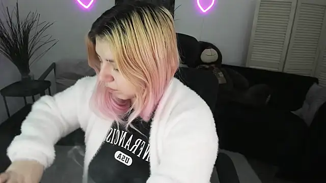 Snapshot of DiaAngell chatting on February 22, 2026, 7:26 pm DiaAngell online show from February 22, 2026, 7:26 pm