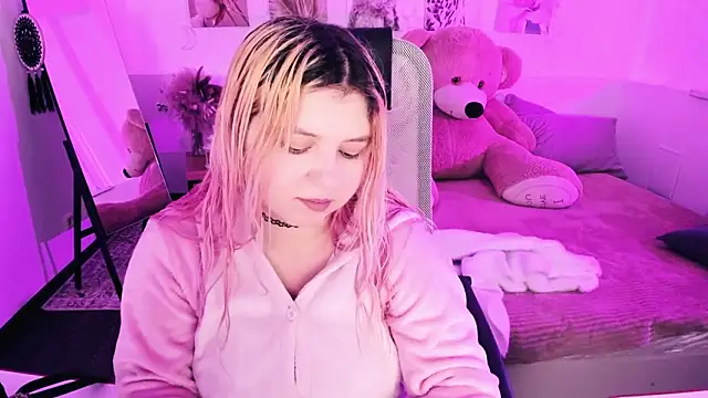 Snapshot of DiaAngell chatting on February 24, 2026, 7:26 pm DiaAngell online show from February 24, 2026, 7:26 pm