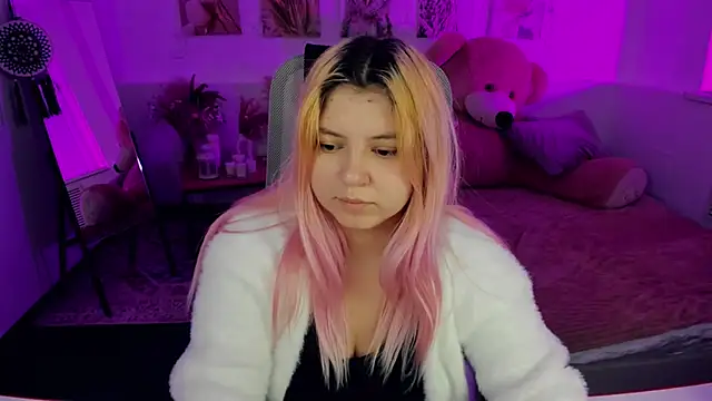 Snapshot of DiaAngell chatting on February 15, 2026, 7:24 pm DiaAngell online show from February 15, 2026, 7:24 pm