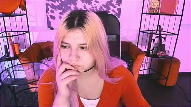 Snapshot of DiaAngell chatting on February 9, 2026, 7:45 pm DiaAngell online show from February 9, 2026, 7:45 pm