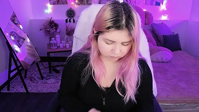 Snapshot of DiaAngell chatting on March 11, 2026, 8:25 pm DiaAngell online show from March 11, 2026, 8:25 pm