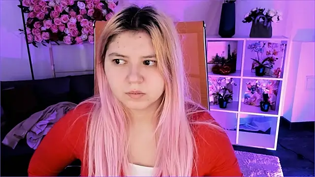 Snapshot of DiaAngell chatting on February 10, 2026, 7:35 pm DiaAngell online show from February 10, 2026, 7:35 pm