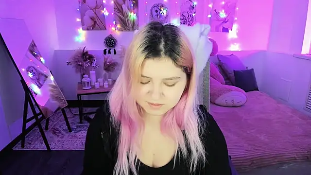 Snapshot of DiaAngell chatting on March 10, 2026, 7:29 pm DiaAngell online show from March 10, 2026, 7:29 pm