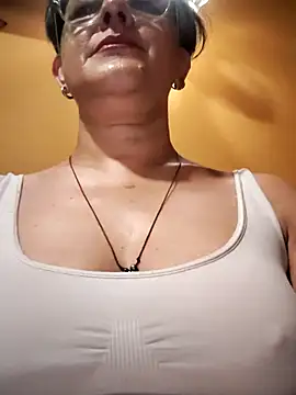 ilonna2025 online show from July 19, 2026, 11:01 pm