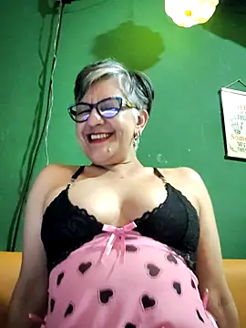 ilonna2025 online show from November 9, 2025, 11:42 pm