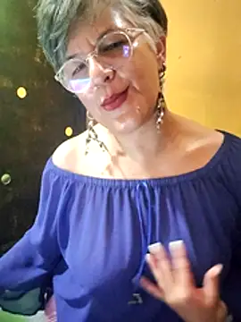 ilonna2025 online show from May 8, 2026, 11:19 pm