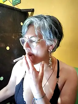 ilonna2025 online show from June 9, 2026, 10:44 pm
