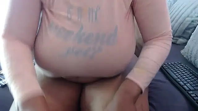 Snapshot of BUBBLYBUNNYxx chatting on December 5, 2025, 7:29 am BUBBLYBUNNYxx online show from December 5, 2025, 7:29 am