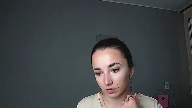 Eva Gloryy online show from June 19, 2026, 9:04 am