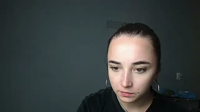 Eva Gloryy online show from October 31, 2025, 11:11 pm