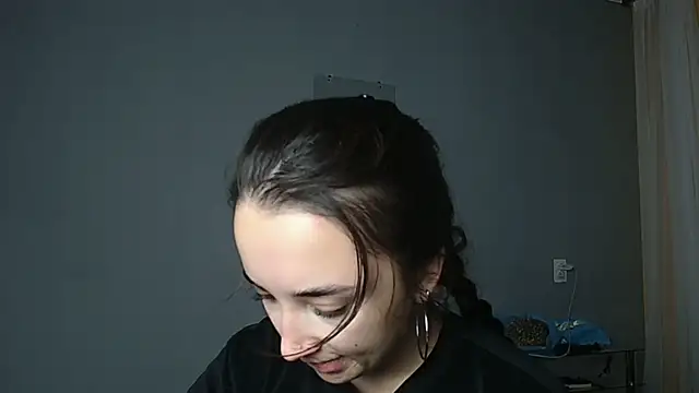 Eva Gloryy online show from November 4, 2025, 1:37 pm