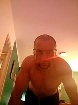 Snapshot of bobbuilder77pl chatting on February 15, 2025, 7:17 pm bobbuilder77pl online show from February 15, 2025, 7:17 pm