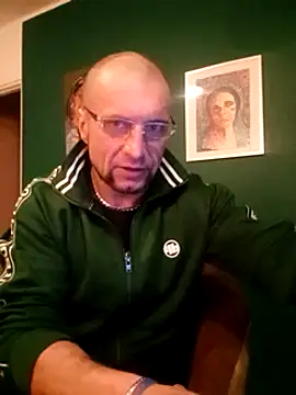 Snapshot of bobbuilder77pl chatting on February 20, 2025, 7:41 pm bobbuilder77pl online show from February 20, 2025, 7:41 pm