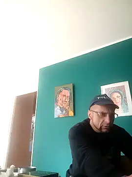 Snapshot of bobbuilder77pl chatting on February 25, 2025, 10:26 am bobbuilder77pl online show from February 25, 2025, 10:26 am