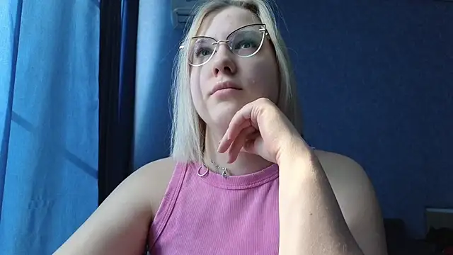 Snapshot of HotBrandyX chatting on April 4, 2026, 4:41 am HotBrandyX online show from April 4, 2026, 4:41 am