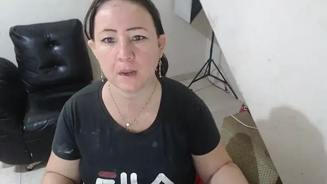 Snapshot of Yohis_Kiut25 chatting on October 17, 2025, 2:15 am Yohis Kiut25 online show from October 17, 2025, 2:15 am