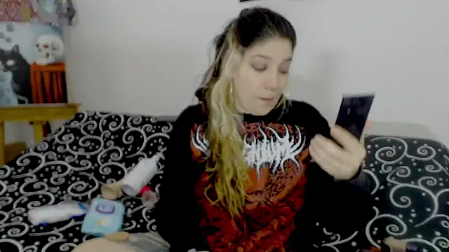 sharonnleon online show from October 16, 2025, 9:01 pm