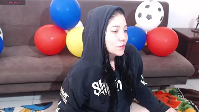 Snapshot of sharonnleon chatting on July 10, 2026, 12:38 pm sharonnleon online show from July 10, 2026, 12:38 pm