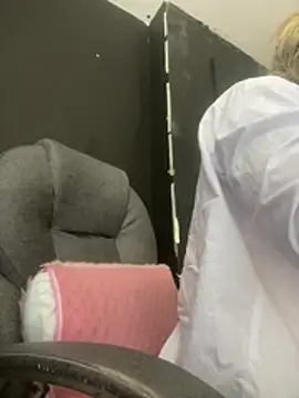 viktoria davis  online show from February 27, 2026, 11:15 pm