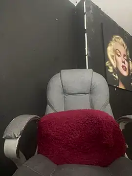 viktoria davis  online show from May 3, 2026, 9:29 pm