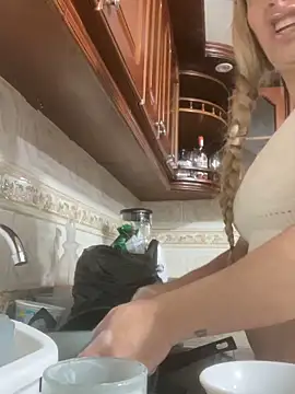 viktoria davis  online show from February 8, 2026, 1:03 am