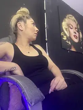 viktoria davis  online show from February 25, 2026, 10:31 pm