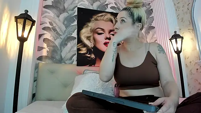 Snapshot of viktoria_davis_ chatting on July 21, 2026, 2:36 am viktoria davis online show from July 21, 2026, 2:36 am