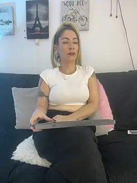 Snapshot of viktoria_davis_ chatting on May 16, 2026, 11:48 pm viktoria davis online show from May 16, 2026, 11:48 pm
